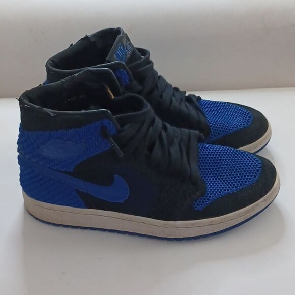 Nike High-Top Sneakers in Black and Blue - Picture 2 of 13